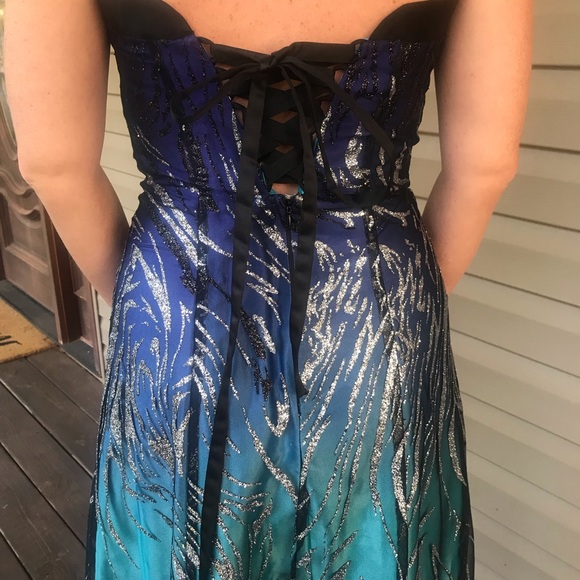 Formal Event Dress - Picture 7 of 8